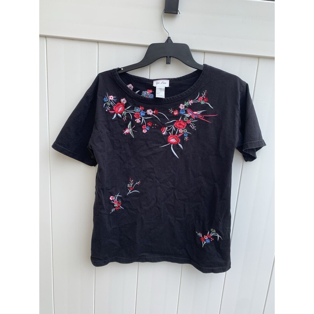 Yi Lin Top Women's Top Floral Embroidered Sz Medium Short Sleeve